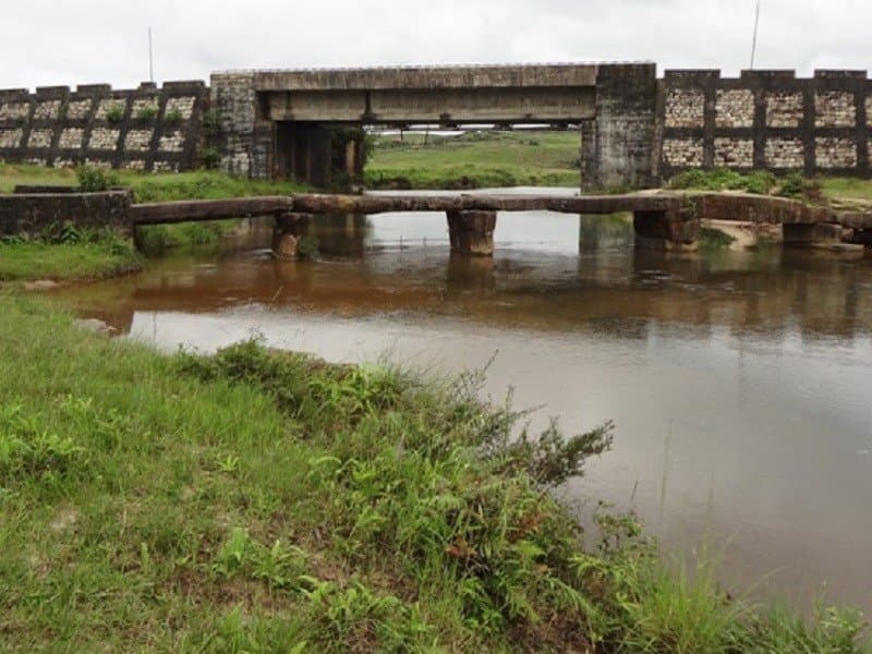 Muwi Falls & Stone Bridge